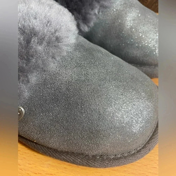 J.U.S.T Sheepskin Slippers - Size  small 5-6 - Picture 8 of 12